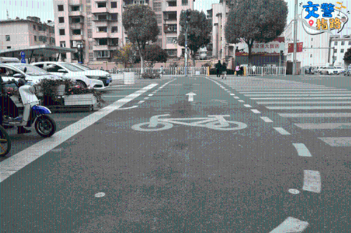 697557_670x670